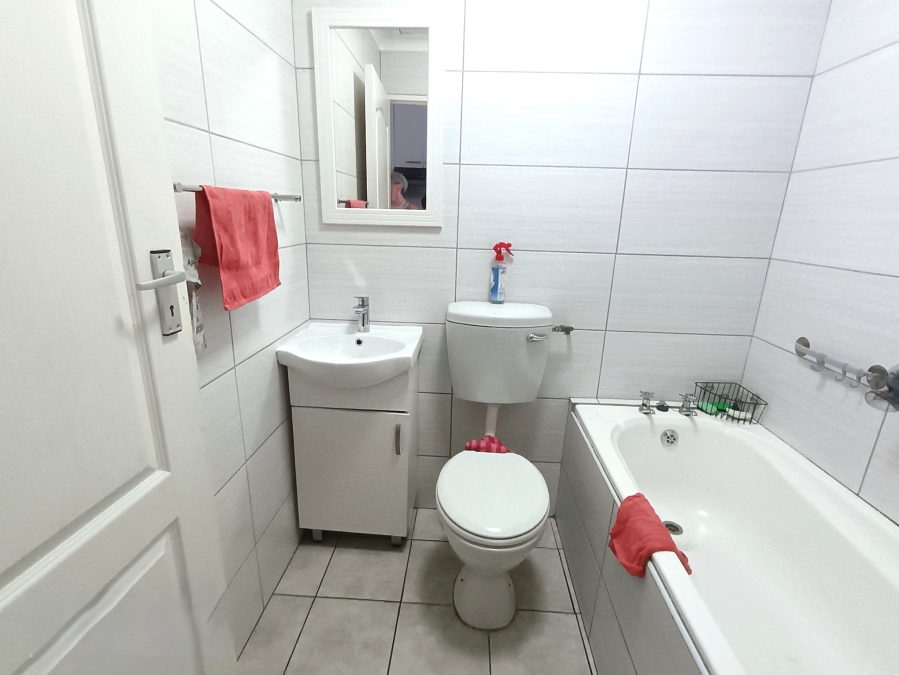 1 Bedroom Property for Sale in Bothasig Western Cape